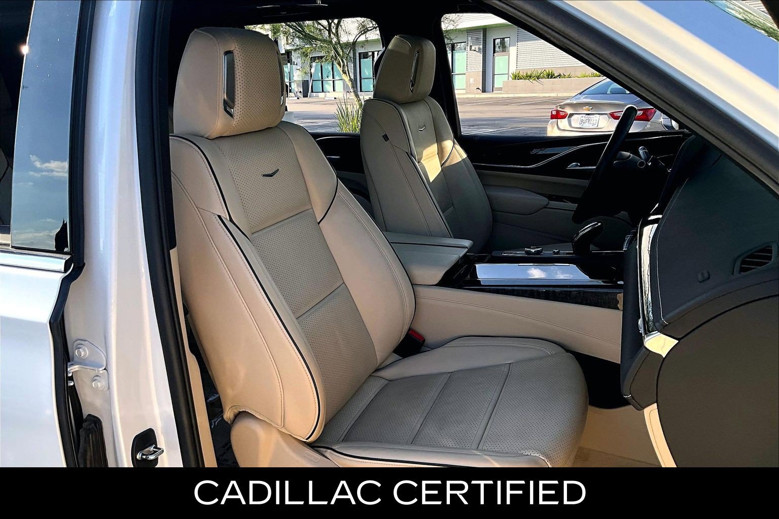 Used 2023 Cadillac Escalade Premium Luxury w/ Performance Package AWD/4WD image 8