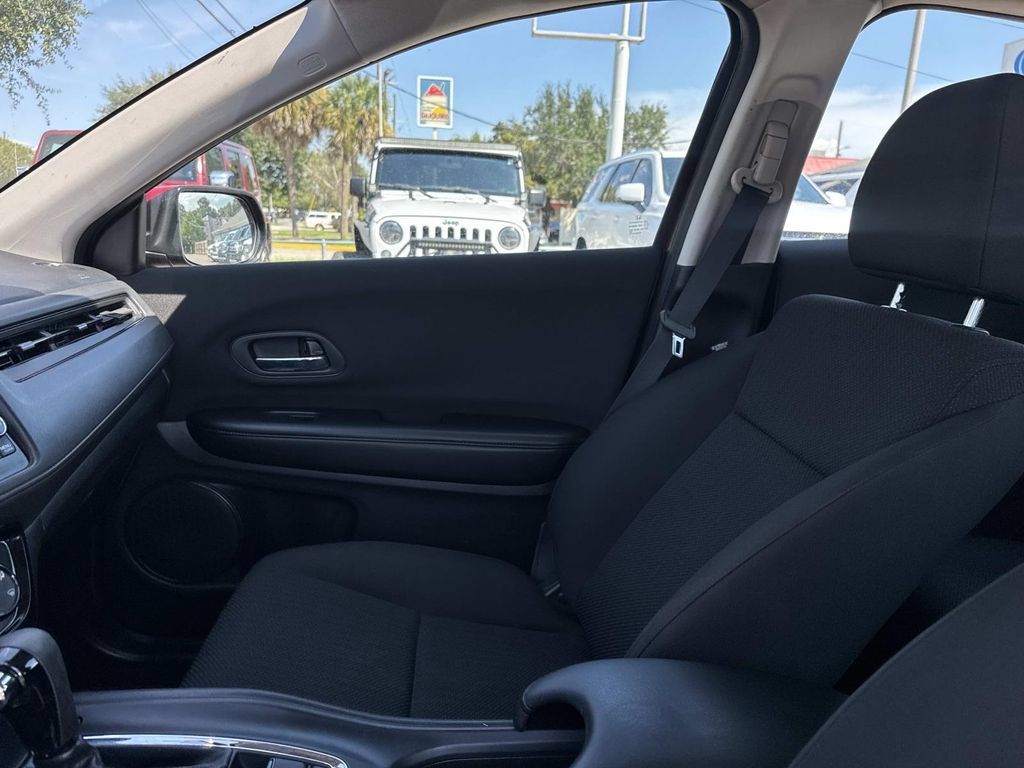 Used 2017 Honda HR-V LX image 17