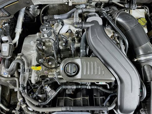 Used 2024 Volkswagen Jetta SE image 31