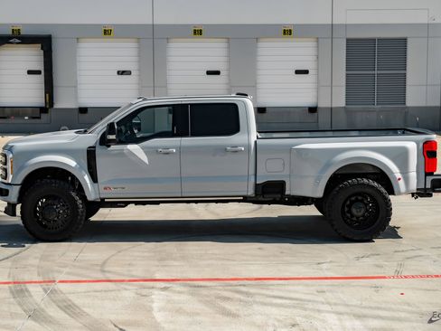 Used 2026 Ford F450 Platinum w/ FX4 Off-Road Package AWD/4WD image 9