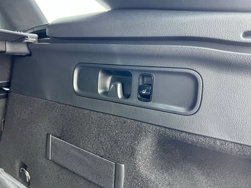 Used 2026 Mercedes-Benz GLC 300 image 29