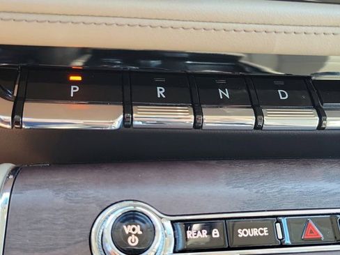 Certified 2023 Lincoln Aviator Reserve w/ Equipment Group 201A image 28