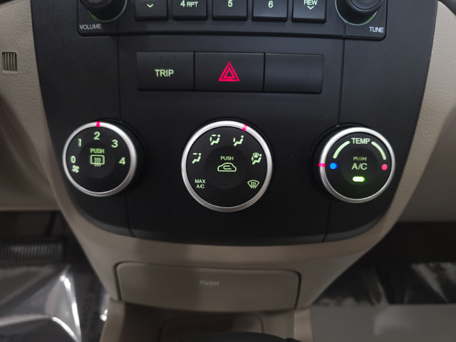 Used 2009 Kia Spectra EX FWD image 17