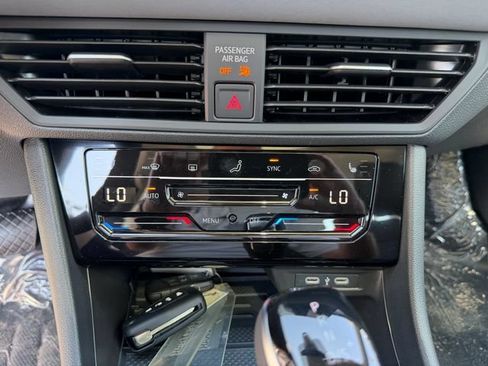 New 2026 Volkswagen Jetta SE FWD image 20