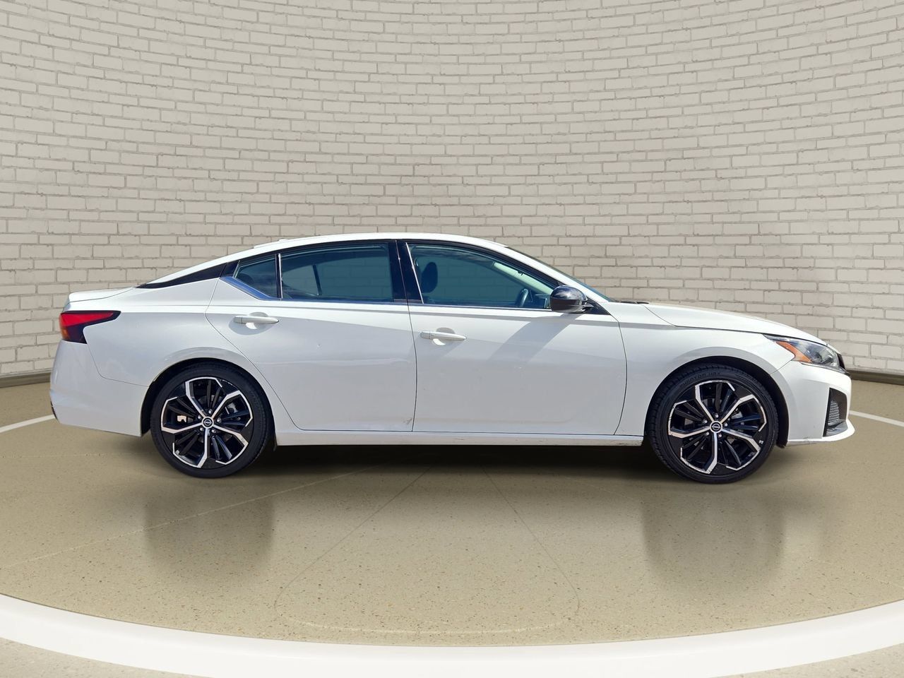 Used 2024 Nissan Altima 2.5 SR FWD image 4