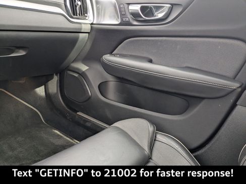 Used 2019 Volvo S60 T8 R-Design image 18