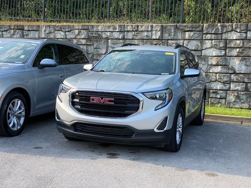 Used 2020 GMC Terrain SLE w/ Driver Convenience Package FWD image 3