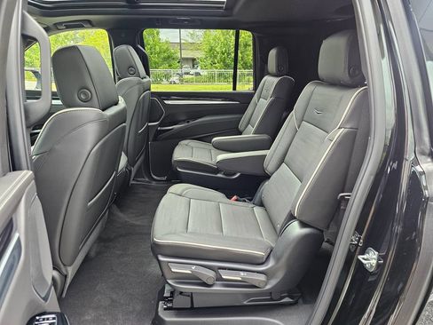 New 2026 Cadillac Escalade ESV Sport w/ Touring Package AWD/4WD image 17