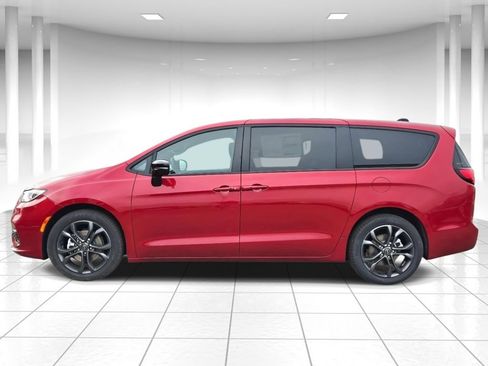 New 2026 Chrysler Pacifica Select FWD image 6