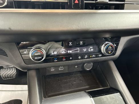 Used 2023 Mitsubishi Outlander SEL AWD/4WD image 17