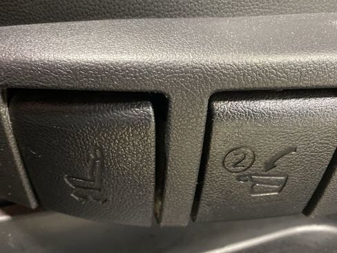 Used 2022 Toyota Highlander XSE image 32