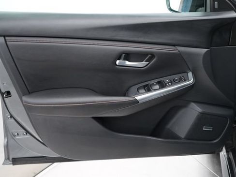 Used 2023 Nissan Sentra SR w/ SR Premium Package FWD image 9
