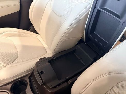 Used 2018 Jeep Cherokee Overland w/ Technology Group image 30