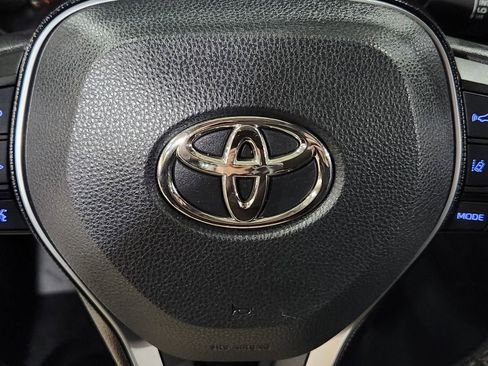 Used 2021 Toyota RAV4 XLE Premium image 47