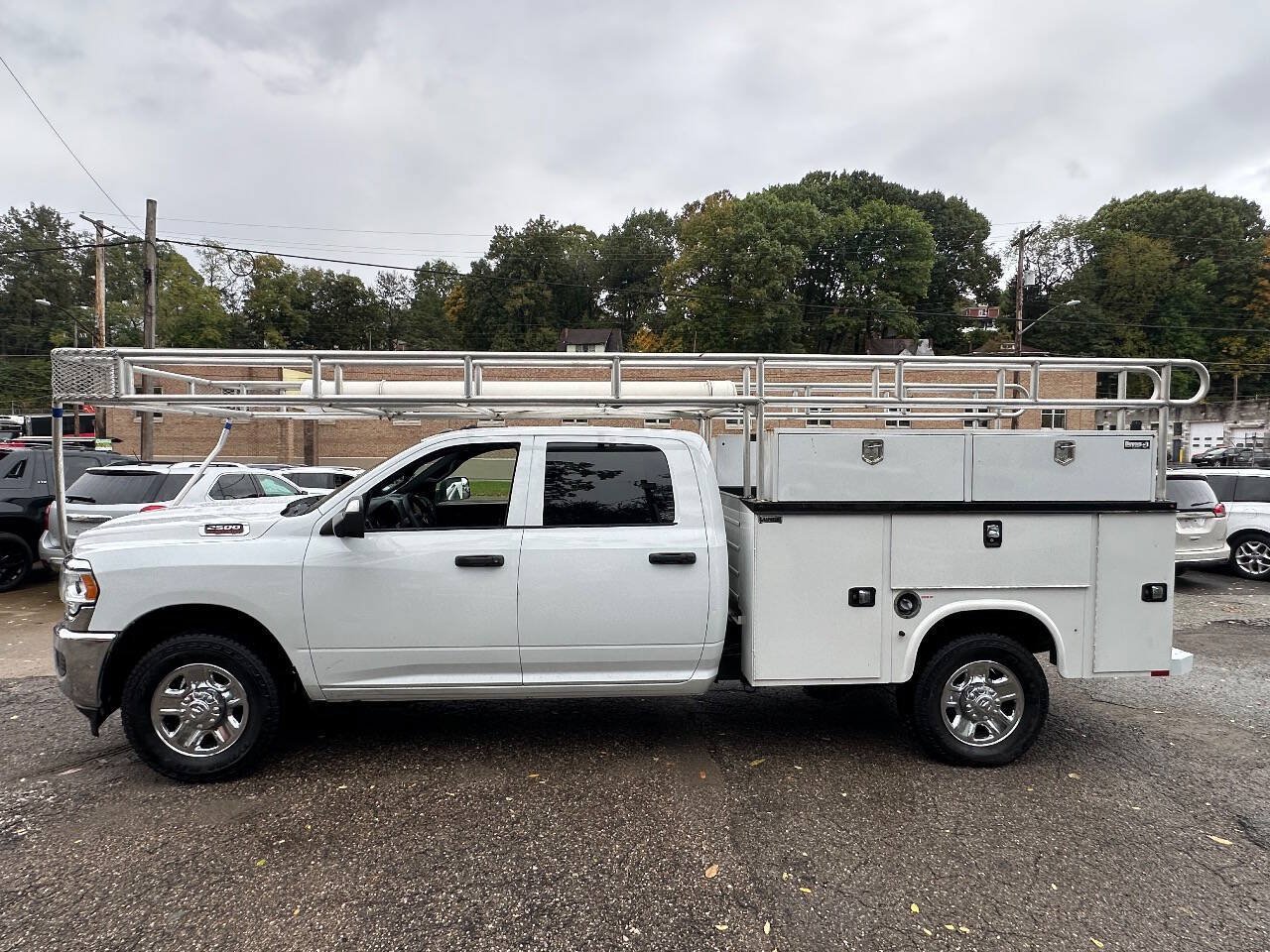 Used 2021 RAM 2500 Tradesman w/ Chrome Appearance Group RWD image 4