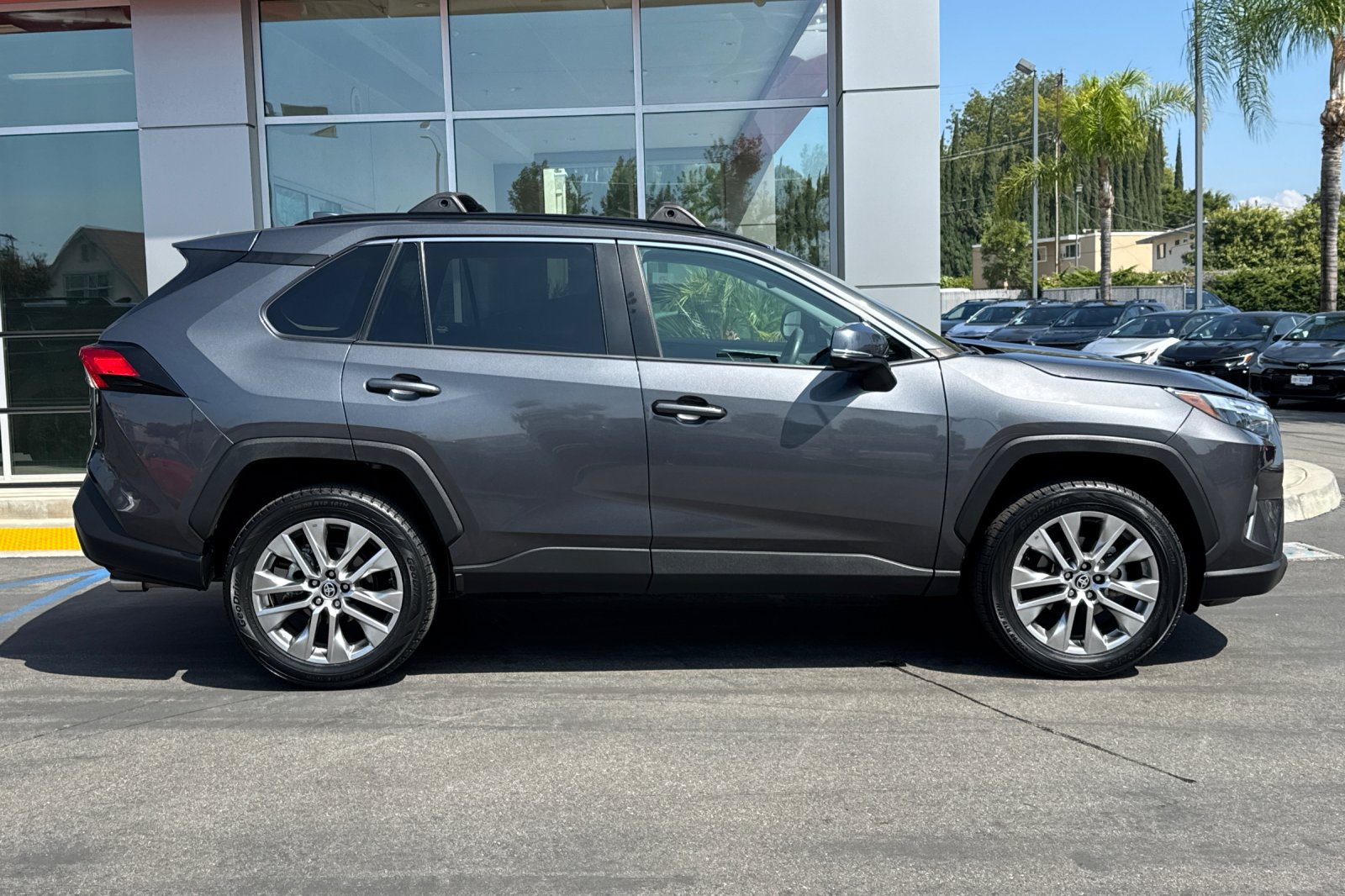 Used 2023 Toyota RAV4 XLE Premium FWD image 4
