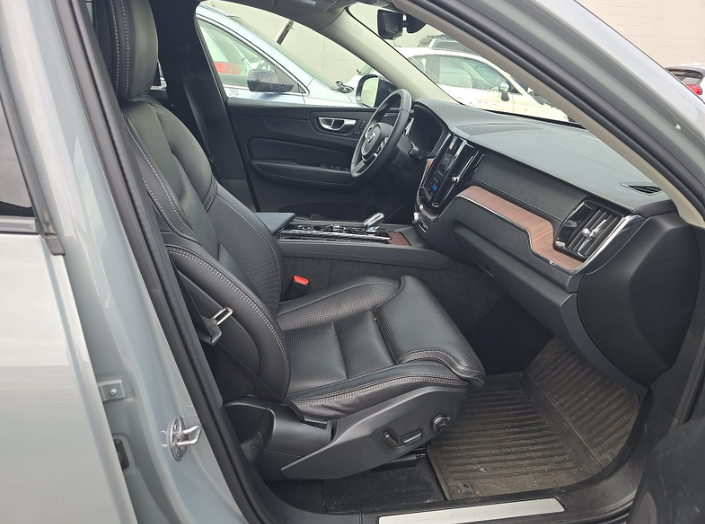 Used 2024 Volvo XC60 T8 Ultimate w/ Protection Package Premier AWD/4WD image 10