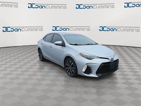 Used 2017 Toyota Corolla XSE image 3