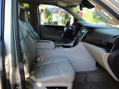 Used 2015 Cadillac Escalade ESV Premium image 24