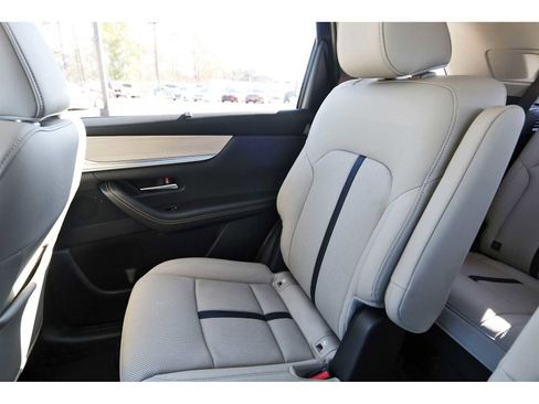 Certified 2025 MAZDA CX-90 3.3 Turbo w/ Preferred Package image 9