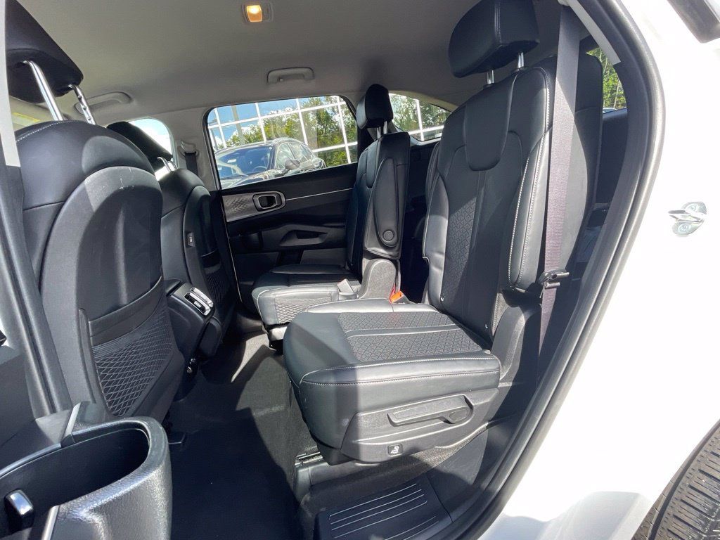 Used 2023 Kia Sorento EX AWD/4WD image 21
