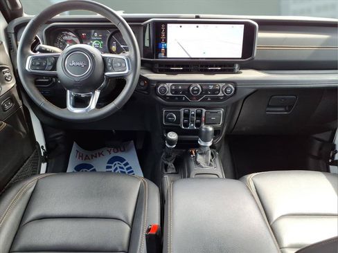 Used 2024 Jeep Wrangler Unlimited Sahara w/ Technology Group AWD/4WD image 21
