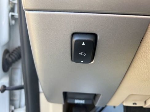 Used 2014 Ford Expedition EL XLT w/ Equipment Group 202A AWD/4WD image 11