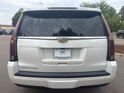 Used 2018 Cadillac Escalade Platinum AWD/4WD image 4