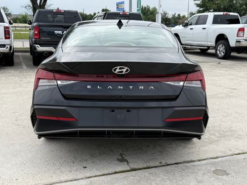 Used 2025 Hyundai Elantra SEL FWD image 6