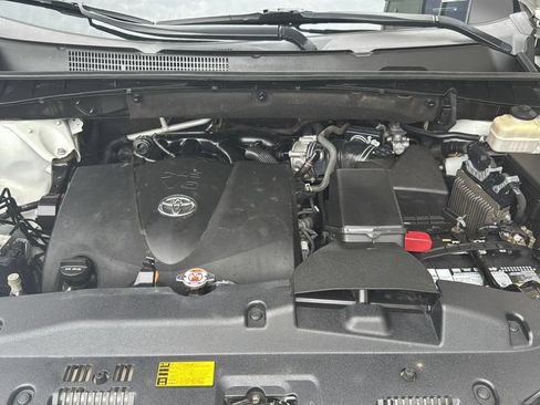 Used 2019 Toyota Highlander XLE FWD image 45