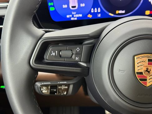 Certified 2025 Porsche Macan 4S Electric AWD/4WD image 19