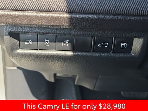 Used 2025 Toyota Camry LE w/ Convenience Package image 32