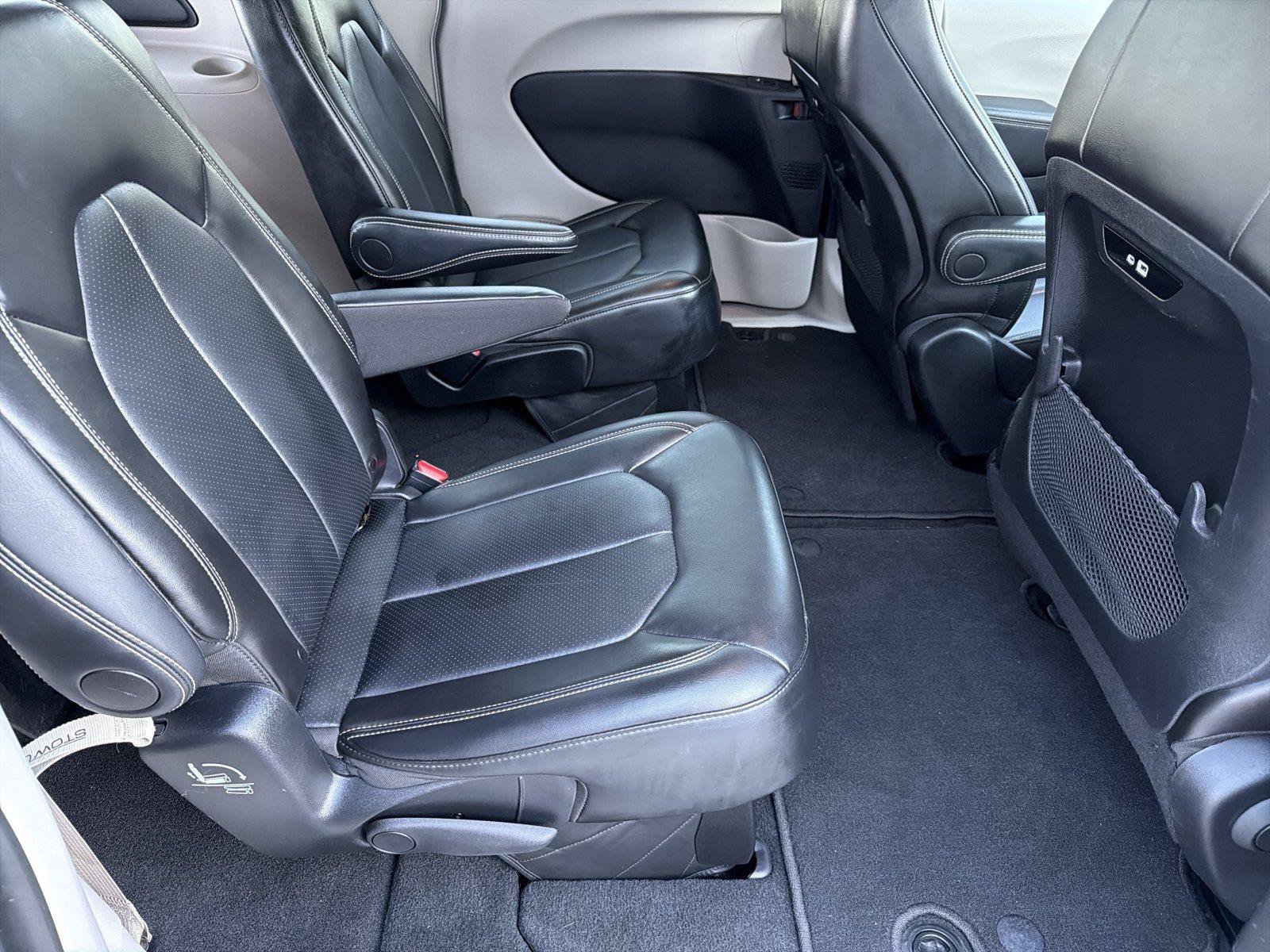 Used 2024 Chrysler Pacifica Touring-L FWD image 14