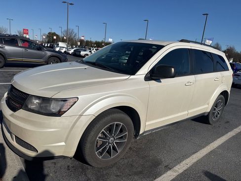Used 2018 Dodge Journey SE w/ Connectivity Group image 1