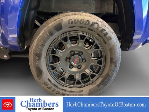 Used 2025 Toyota Tacoma TRD Sport AWD/4WD image 19