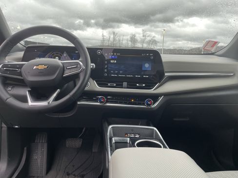 Used 2025 Chevrolet Equinox LT w/ Convenience Package II image 14