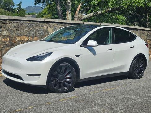 Used 2023 Tesla Model Y Performance AWD/4WD image 5