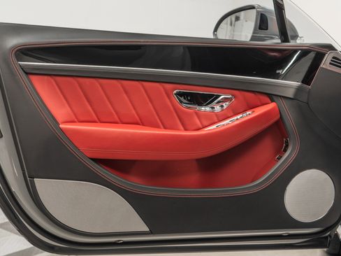 Used 2024 Bentley Continental GT V8 image 33