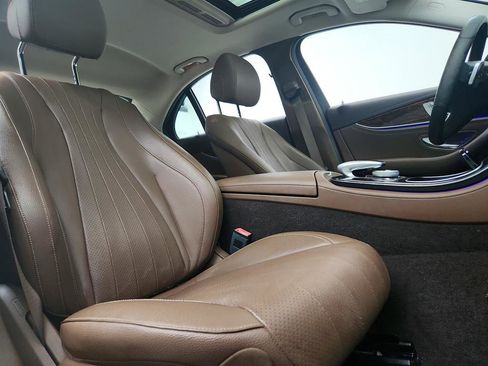 Used 2017 Mercedes-Benz E 300 4MATIC image 26