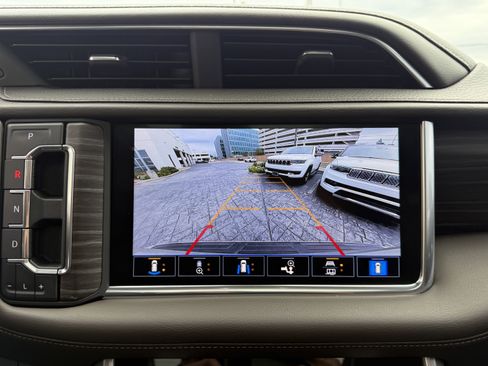 Used 2021 GMC Yukon XL Denali w/ Denali Premium Package image 25