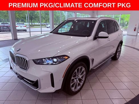Used 2025 BMW X5 xDrive50e AWD/4WD image 3
