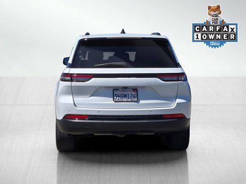 Used 2023 Jeep Grand Cherokee Altitude RWD image 5