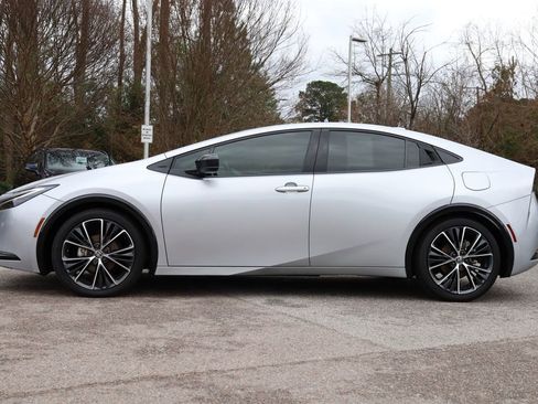 Used 2024 Toyota Prius XLE image 4