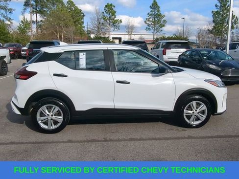 Used 2022 Nissan Kicks S image 3