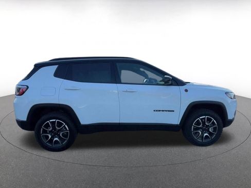 Used 2025 Jeep Compass Trailhawk AWD/4WD image 16