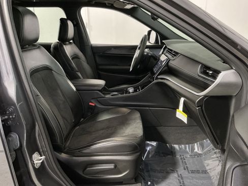 Used 2024 Jeep Grand Cherokee L Altitude image 34