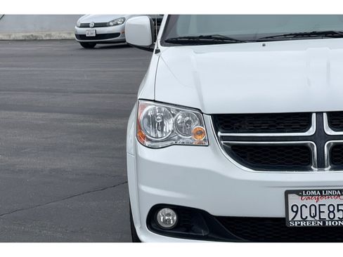 Used 2019 Dodge Grand Caravan SXT FWD image 18