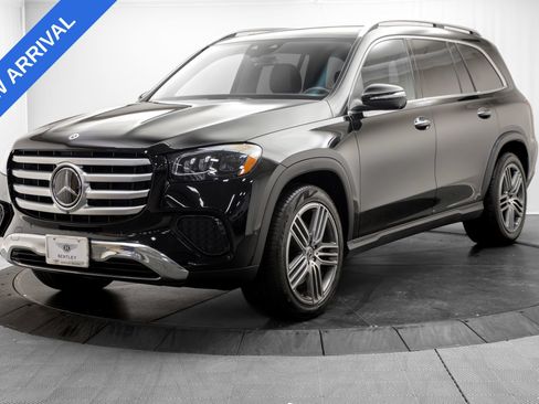 Used 2025 Mercedes-Benz GLS 450 4MATIC image 3