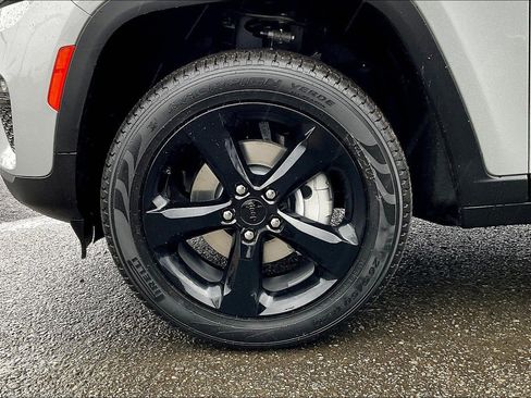 New 2025 Jeep Grand Cherokee Limited w/ Black Appearance Package AWD/4WD image 13