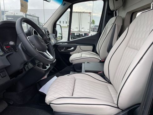 Used 2024 Mercedes-Benz Sprinter 3500 image 29